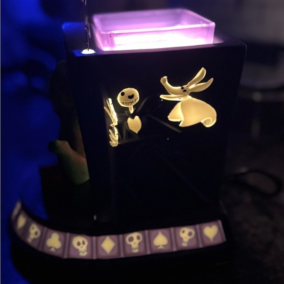 OOGIE BOOGIE’S CASINO NIGHTMARE BEFORE CHRISTMAS SCENTSY WARMER RARE - Picture 4 of 15